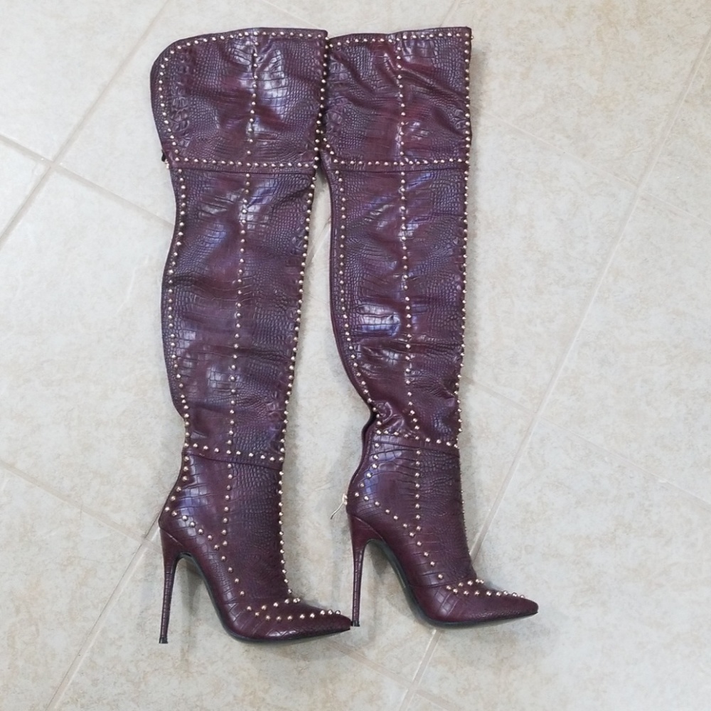 Thigh high boots, jennifer Le is used for exposure